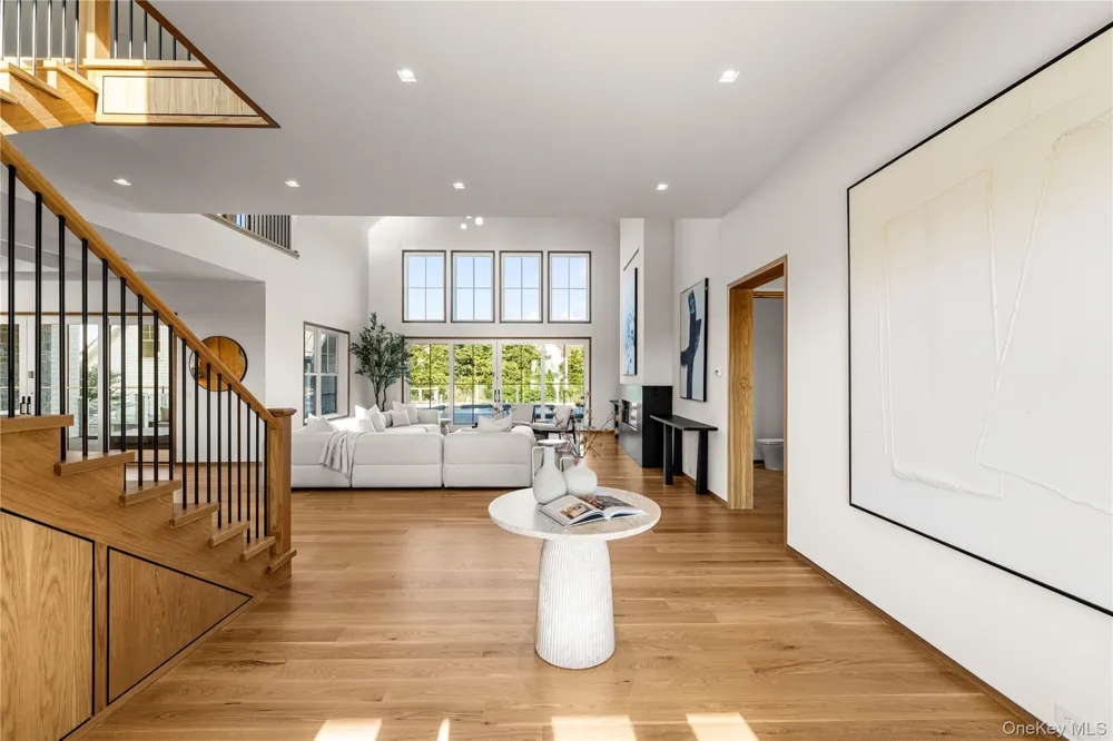 32 Quogo Neck Lane Quogue, NY 11959