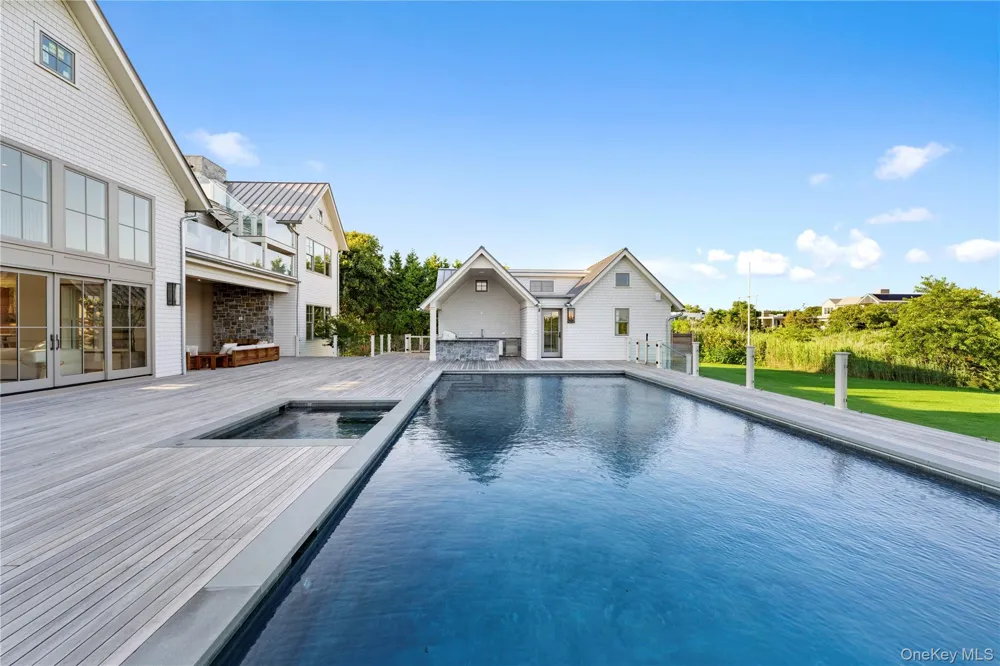 32 Quogo Neck Lane Quogue, NY 11959