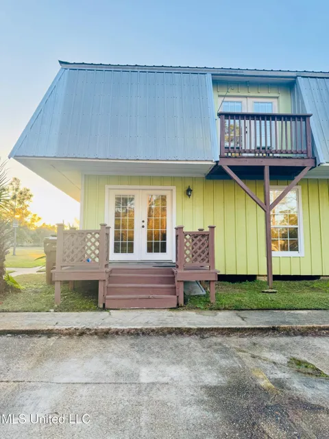 590 Royal Oak Drive