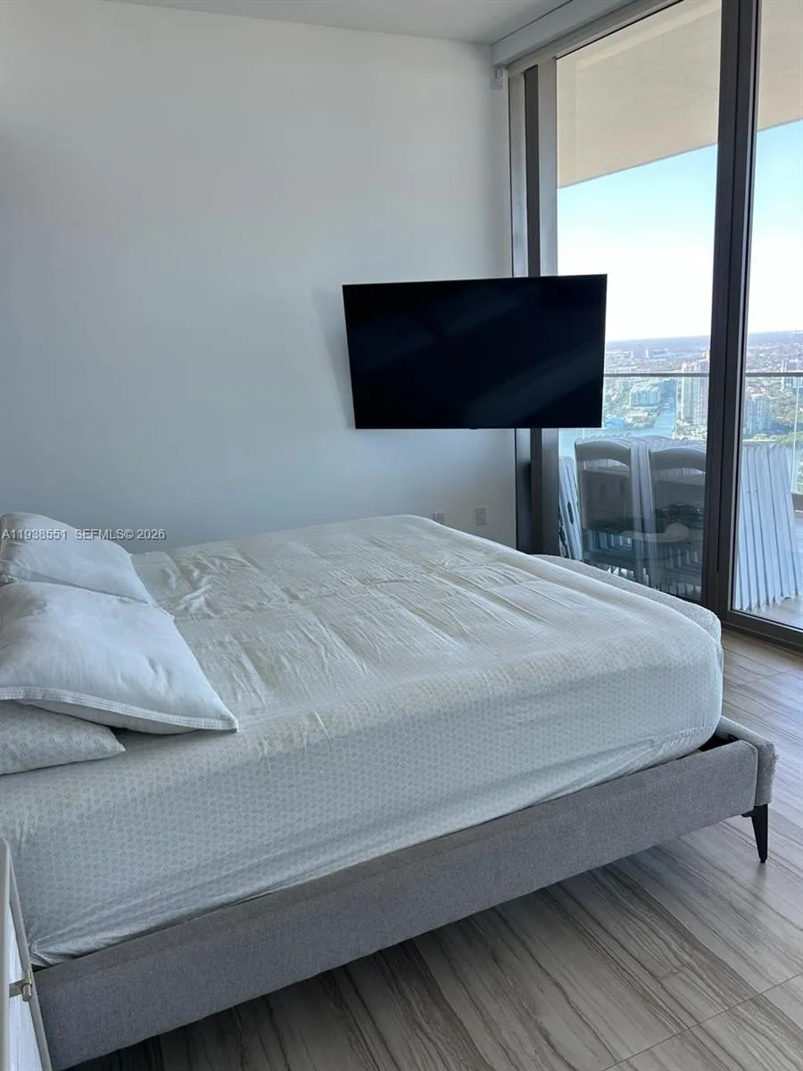18975 Collins Ave #4705 Sunny Isles Beach, FL 33160