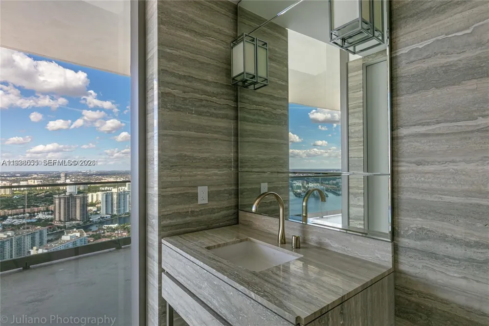 18975 Collins Ave #4705 Sunny Isles Beach, FL 33160