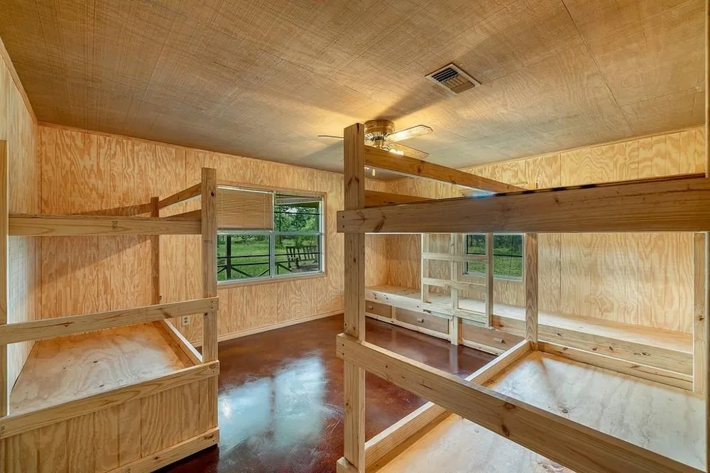 1561 County Road 154 Weimar, TX 78934