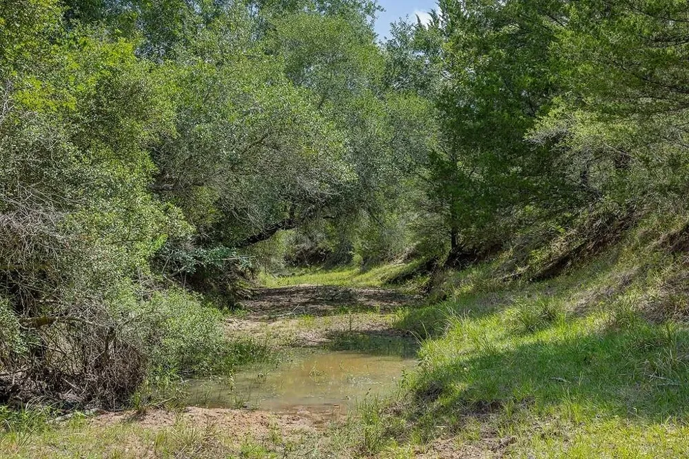 1561 County Road 154 Weimar, TX 78934