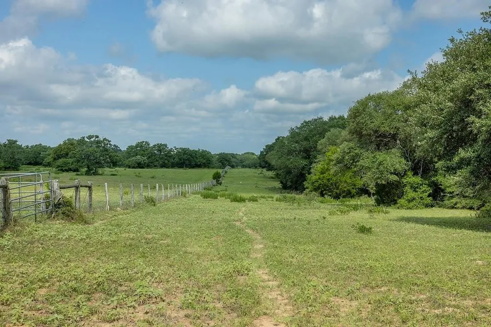 1561 County Road 154 Weimar, TX 78934