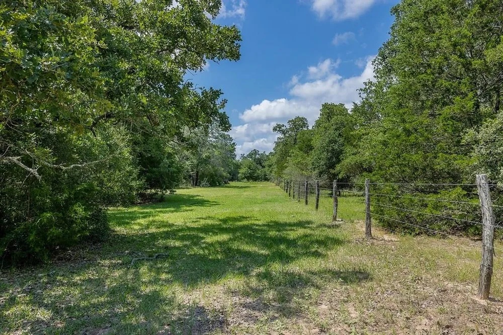 1561 County Road 154 Weimar, TX 78934