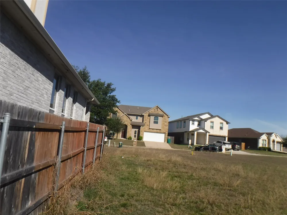 317 Gettysburg Loop Elgin, TX 78621