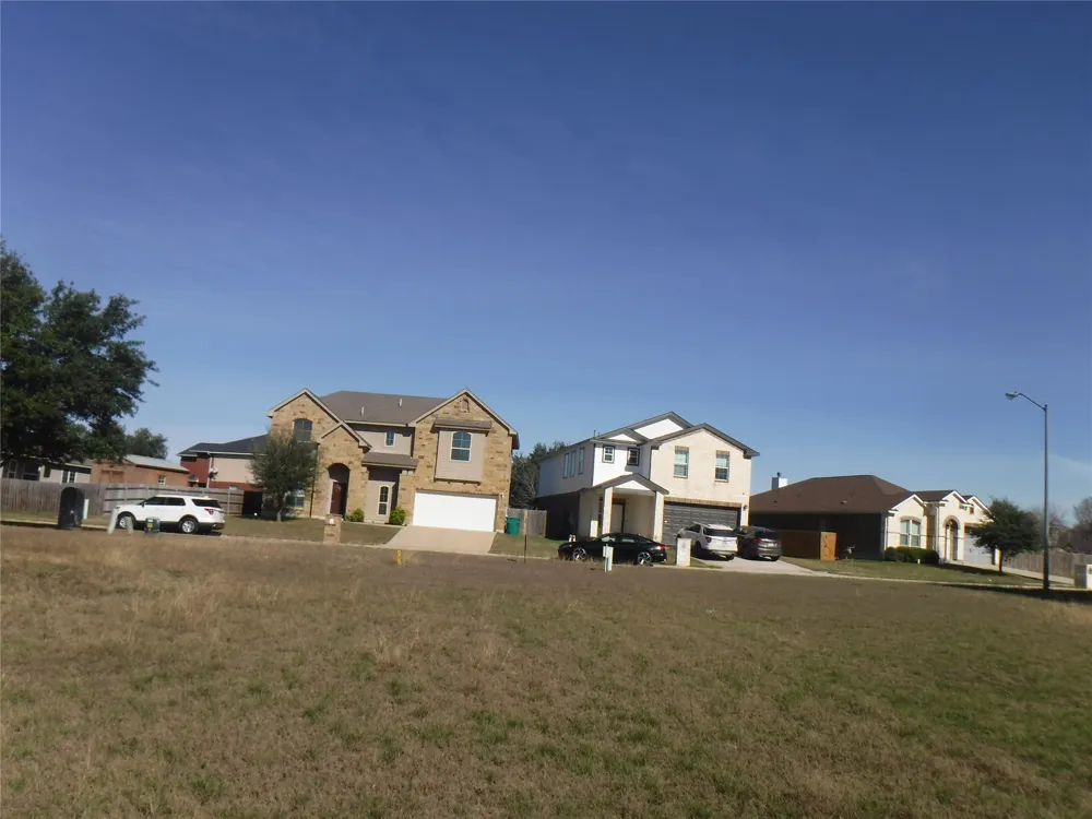 317 Gettysburg Loop Elgin, TX 78621