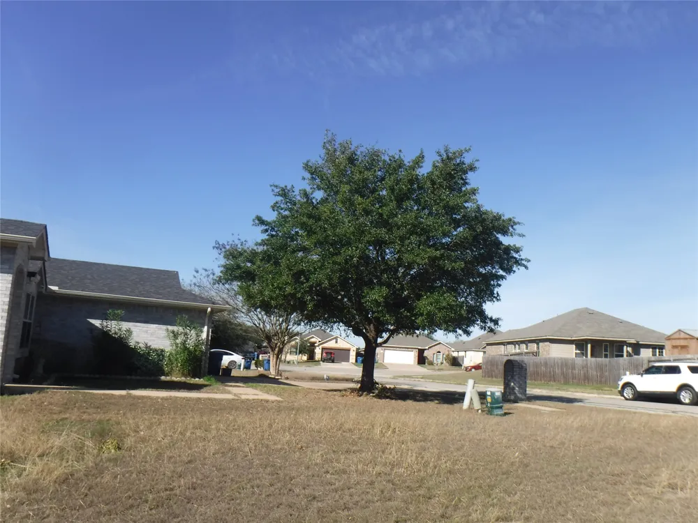 317 Gettysburg Loop Elgin, TX 78621