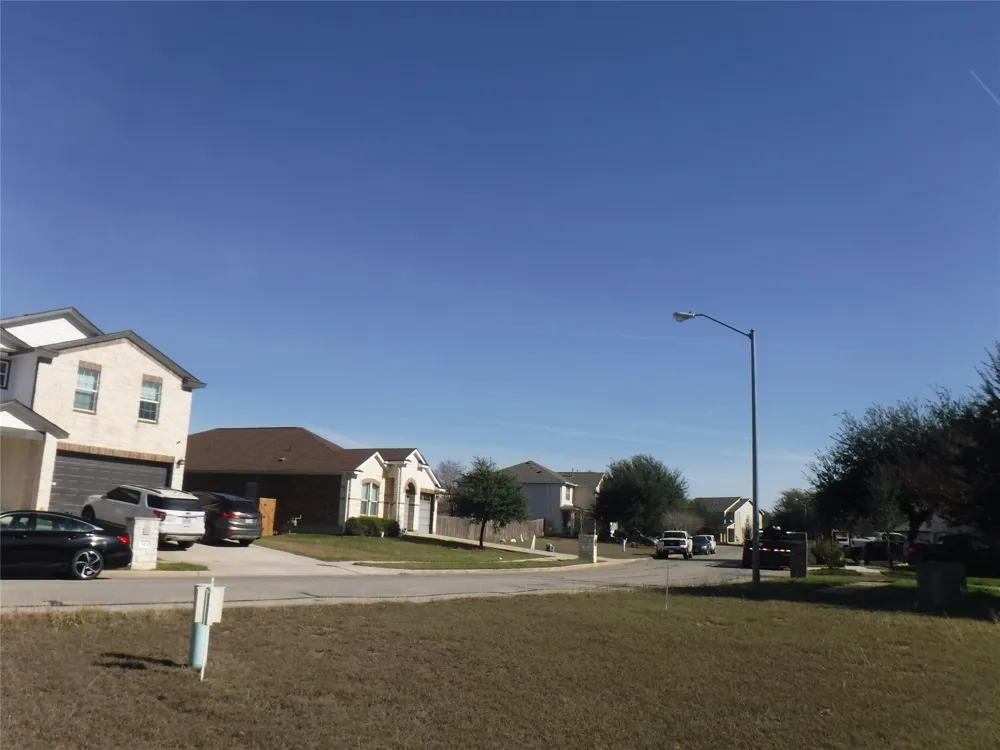 317 Gettysburg Loop Elgin, TX 78621