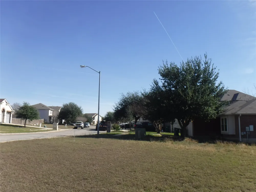 317 Gettysburg Loop Elgin, TX 78621
