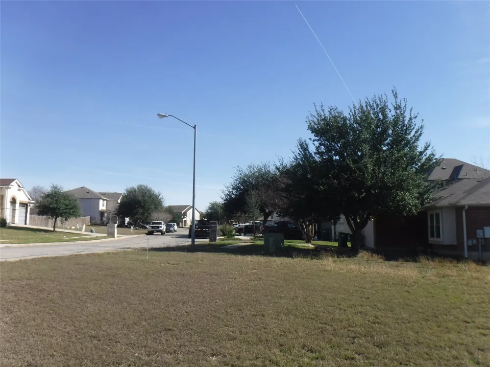317 Gettysburg Loop Elgin, TX 78621
