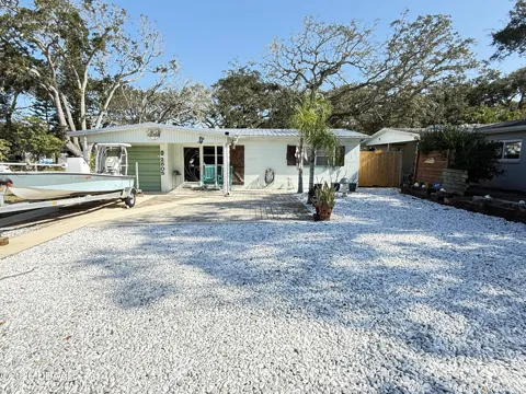 2805 Saxon Drive