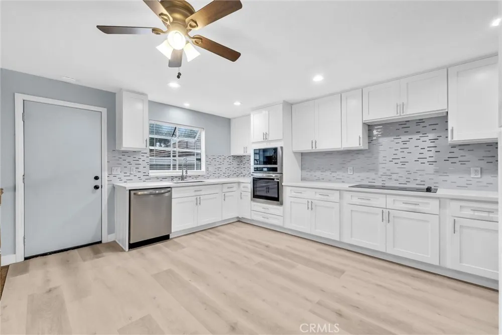 30279 Clear Water Canyon Lake, CA 92587
