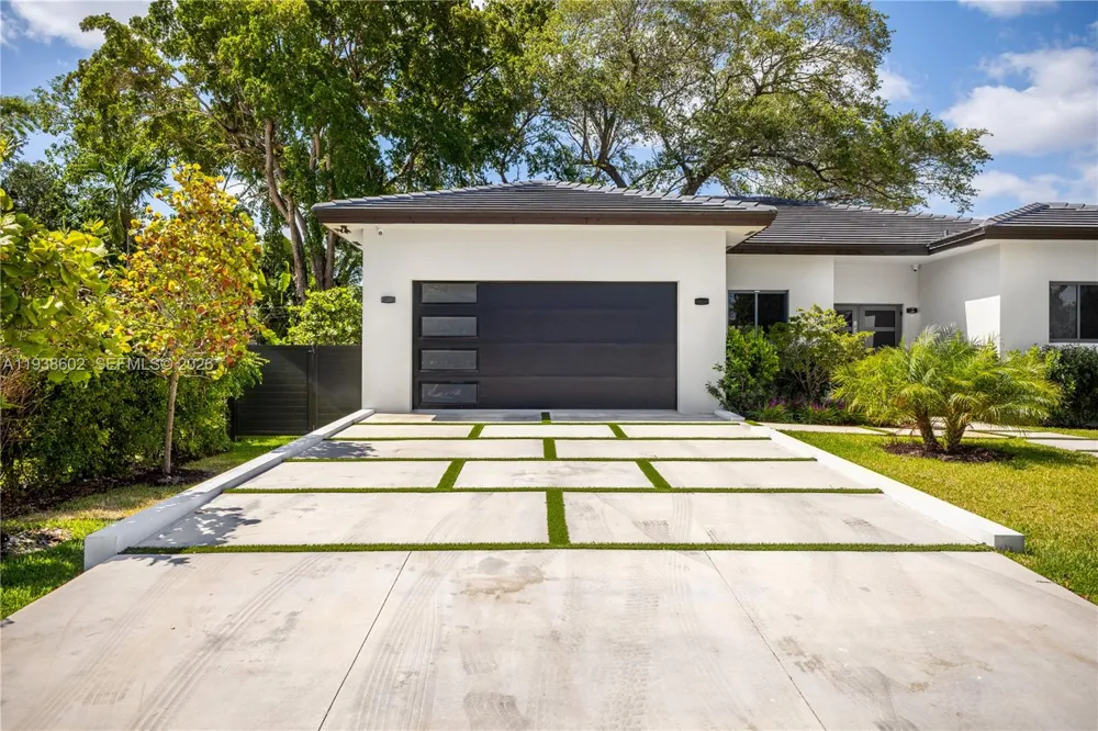 1030 NE 121st St Biscayne Park, FL 33161