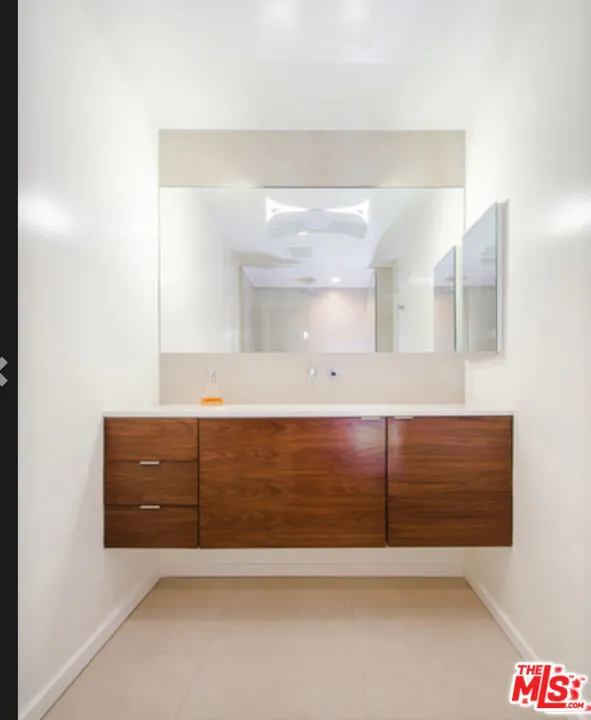406 Oakhurst Drive #204 Beverly Hills, CA 90210