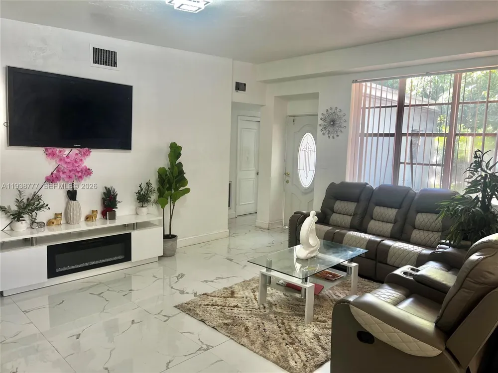 289 NW 109th St Miami, FL 33168
