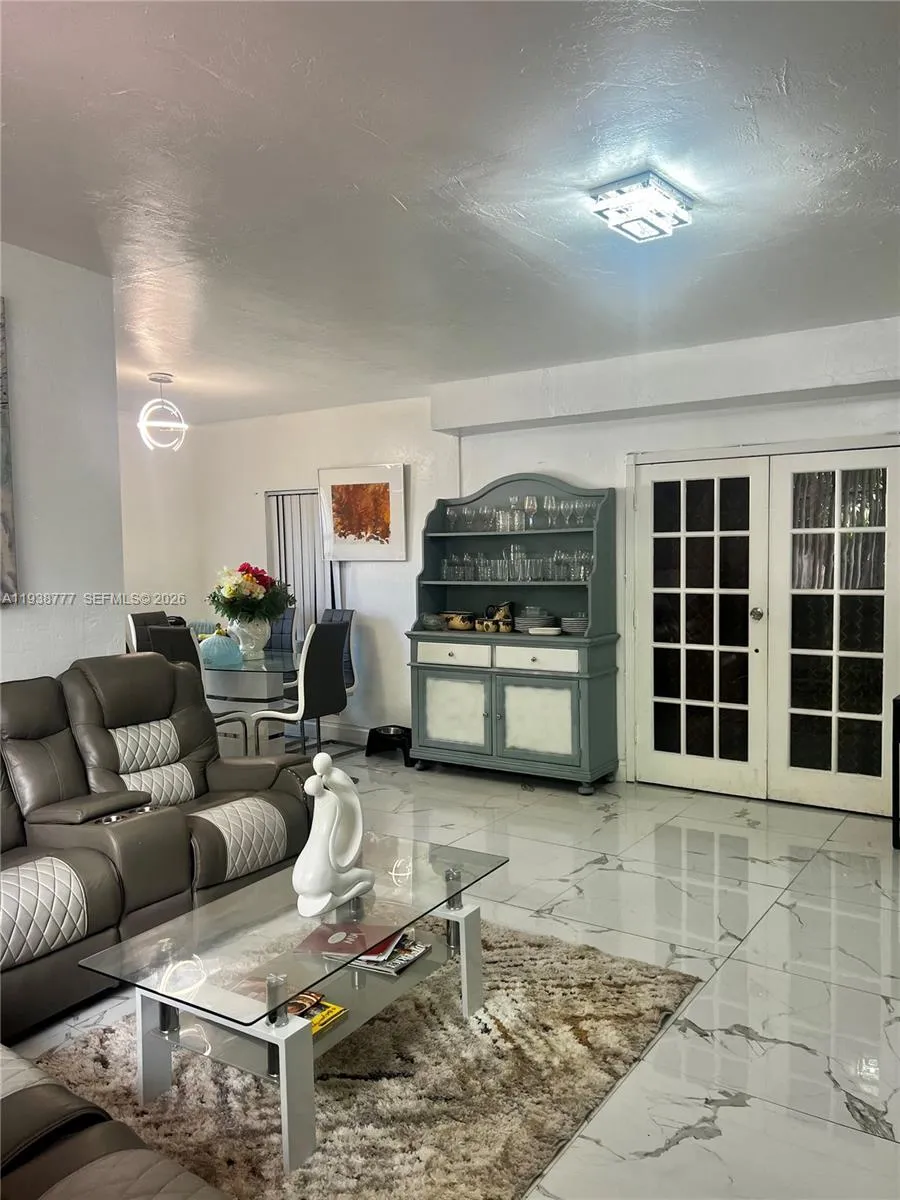 289 NW 109th St Miami, FL 33168