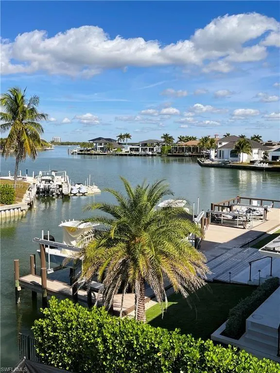 654 Bamboo Ct Marco Island, FL 34145