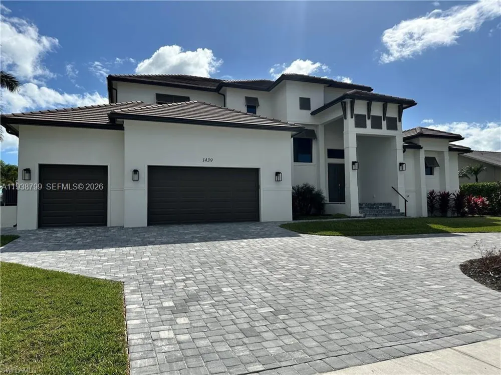 654 Bamboo Ct Marco Island, FL 34145