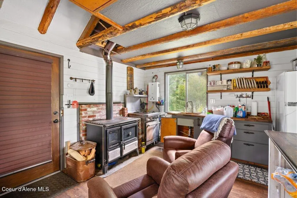 20308 E Canary Creek Road Cataldo, ID 83810