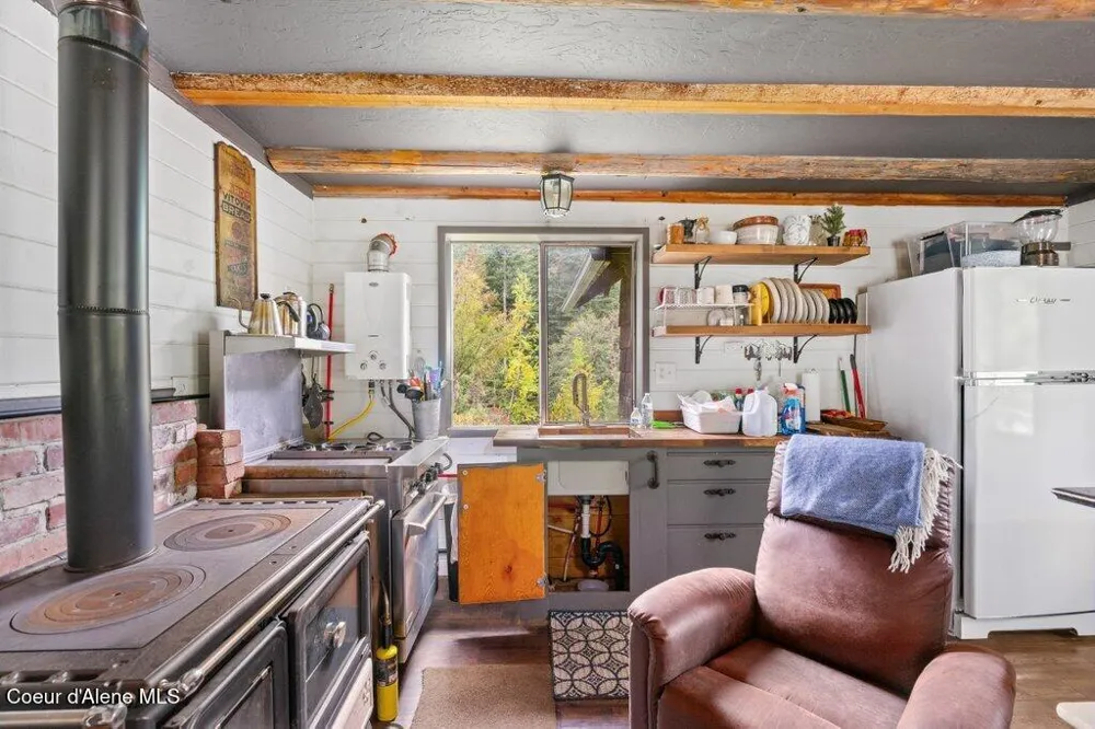 20308 E Canary Creek Road Cataldo, ID 83810