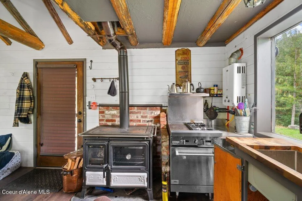 20308 E Canary Creek Road Cataldo, ID 83810
