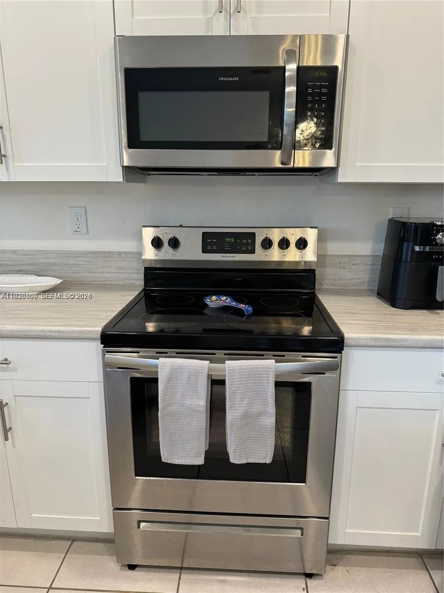 21441 NE 3rd Pl Miami, FL 33179