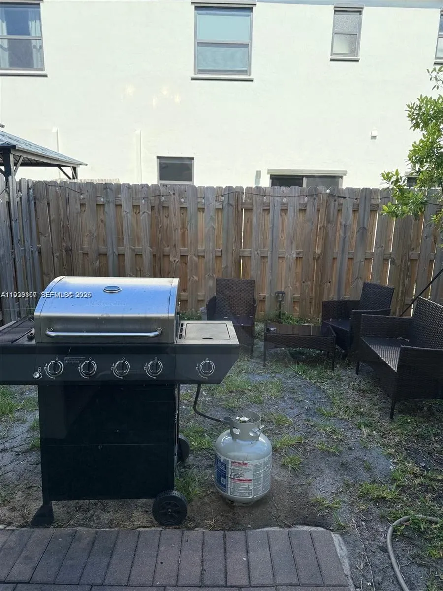 21441 NE 3rd Pl Miami, FL 33179
