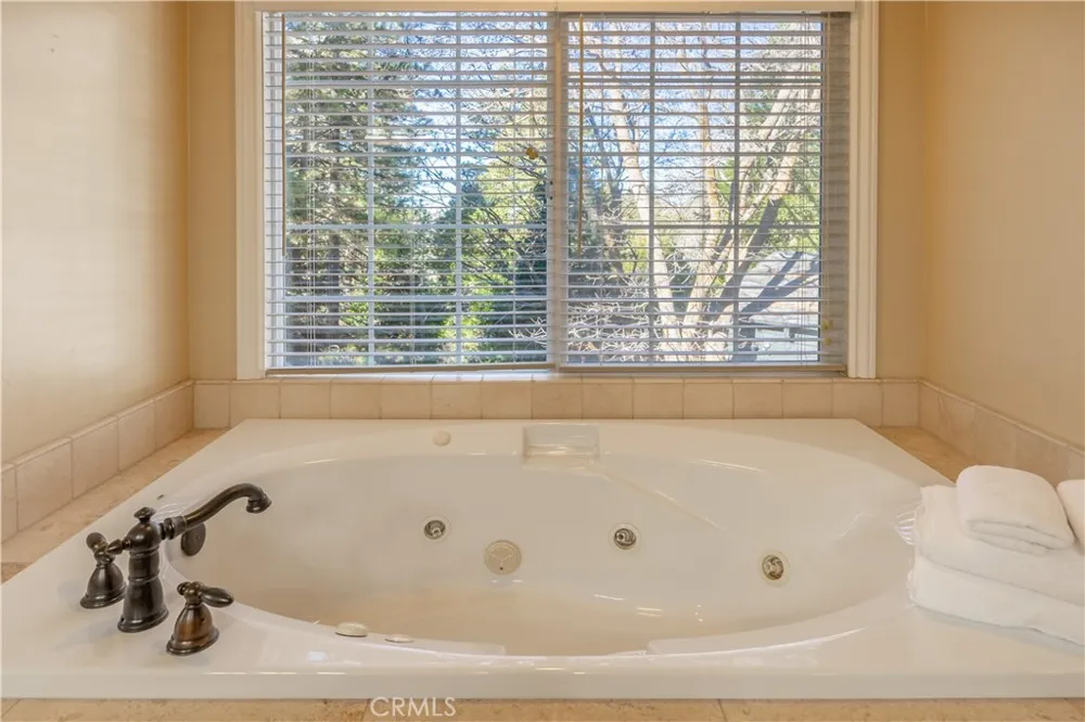 173 Grizzly Road Lake Arrowhead, CA 92352