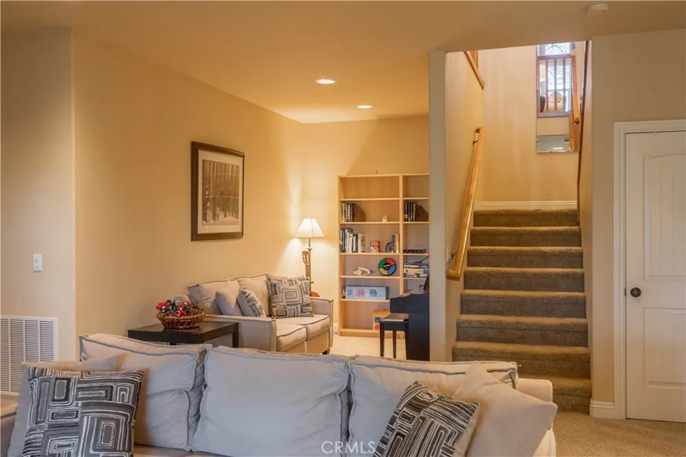 173 Grizzly Road Lake Arrowhead, CA 92352