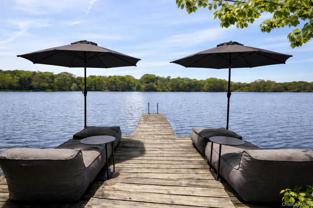 15 Lake View Court Southampton, NY 11968