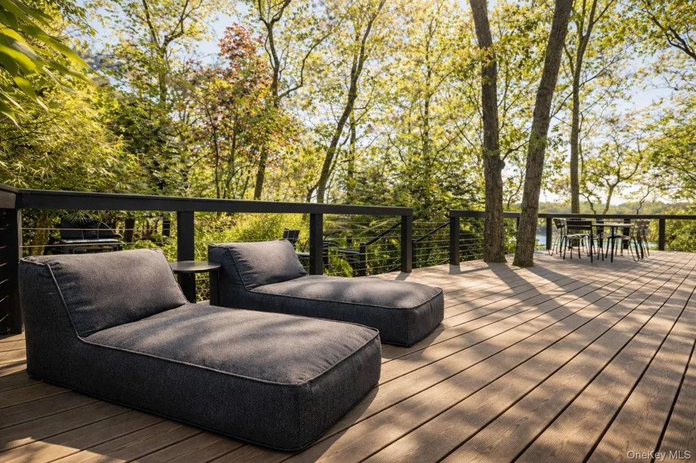 15 Lake View Court Southampton, NY 11968