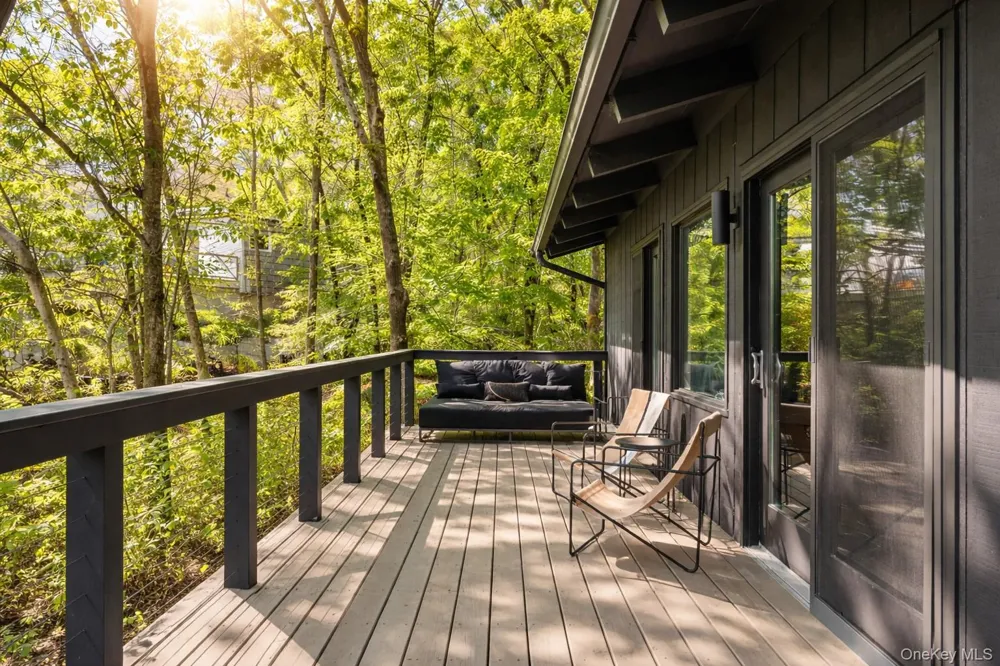 15 Lake View Court Southampton, NY 11968