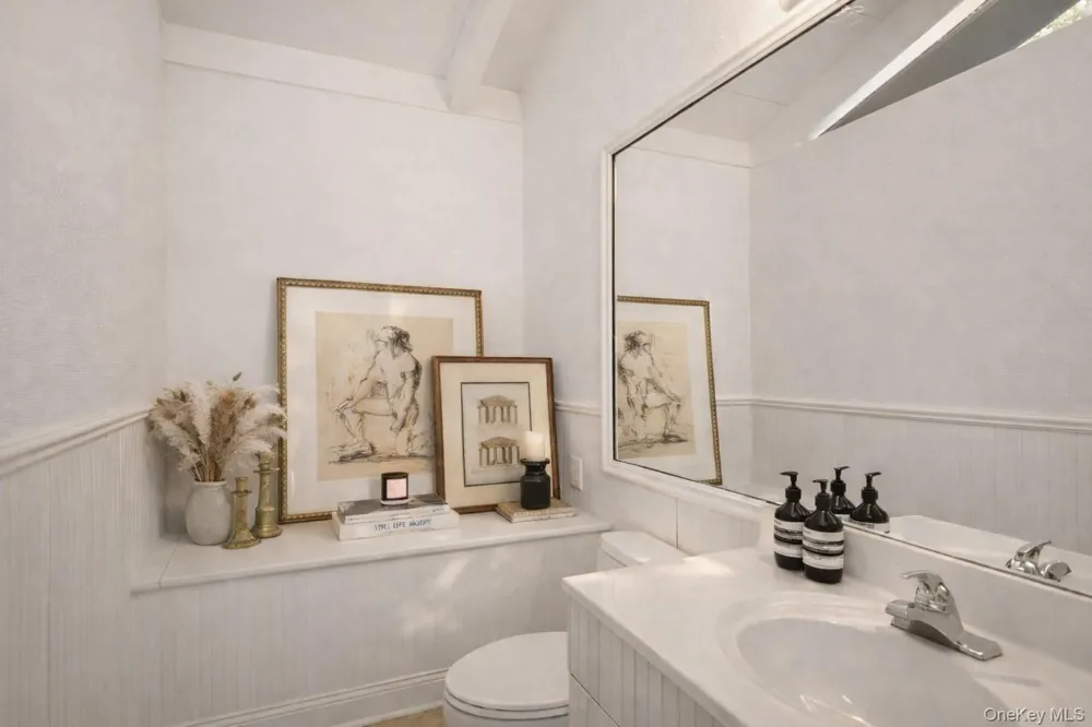 15 Lake View Court Southampton, NY 11968
