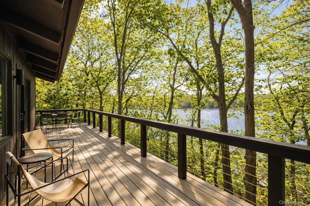 15 Lake View Court Southampton, NY 11968
