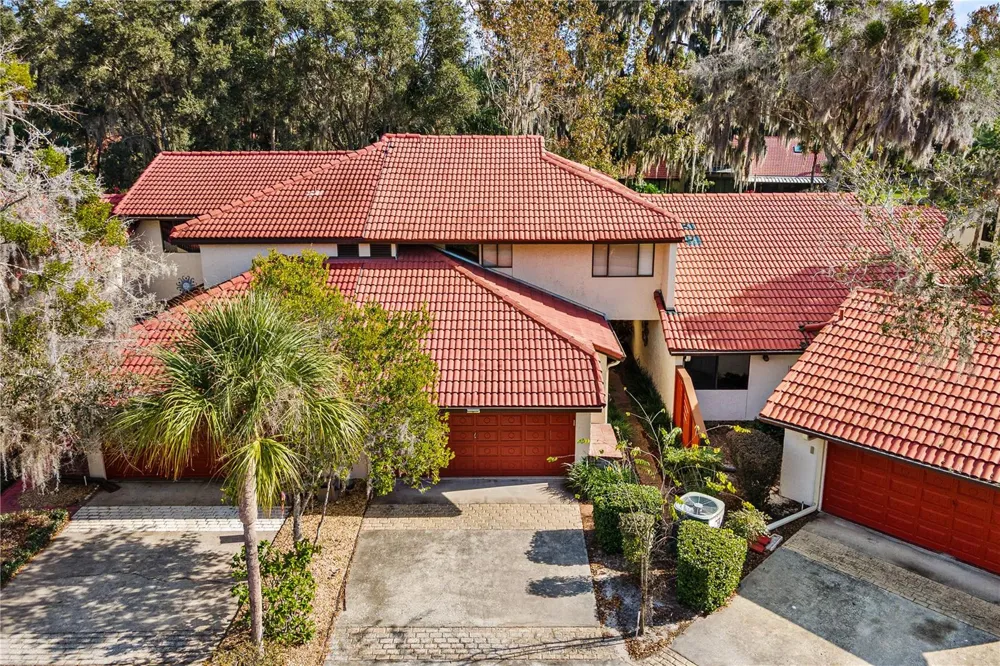 402 CLUSTERWOOD DRIVE Yalaha, FL 34797