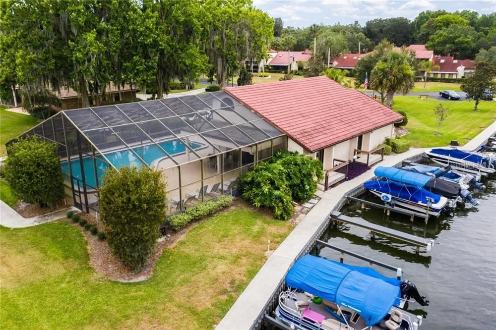 402 CLUSTERWOOD DRIVE Yalaha, FL 34797