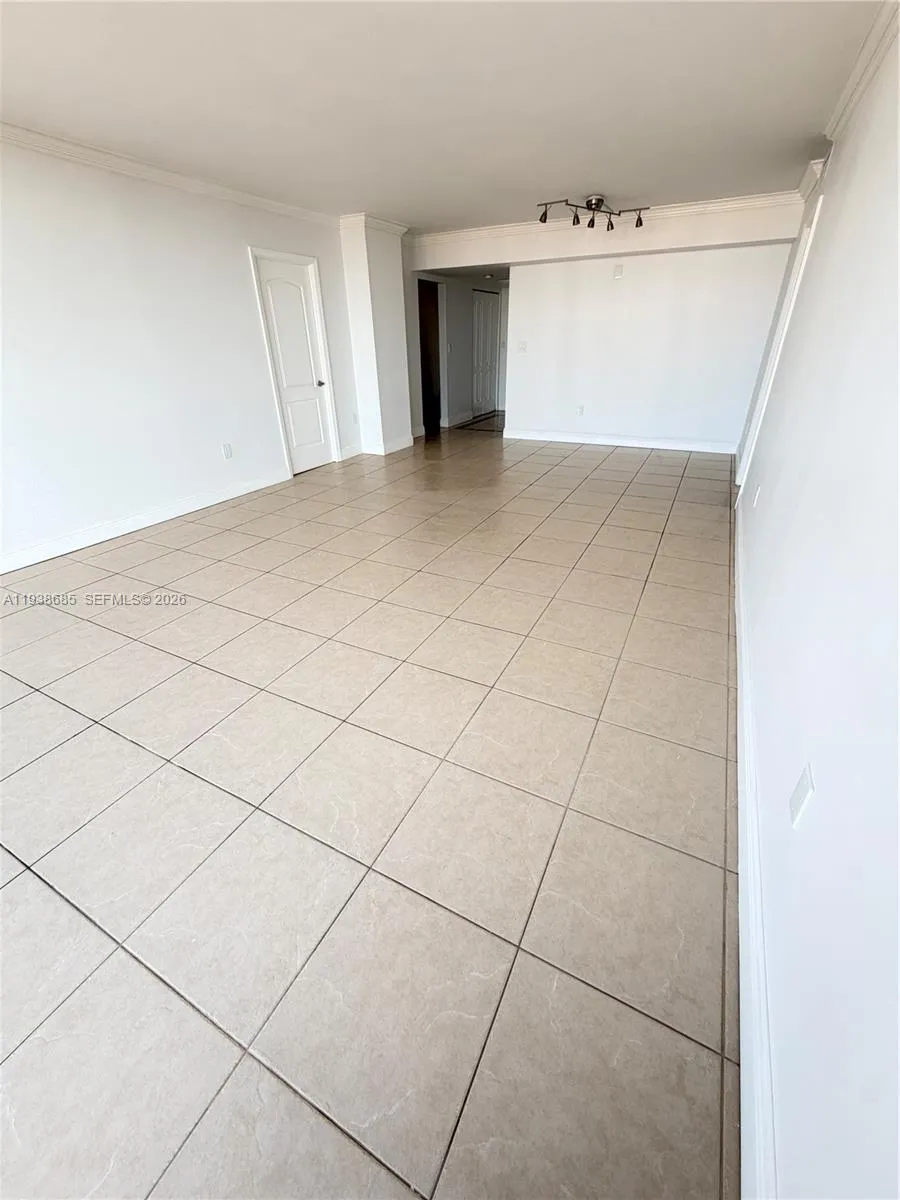 3701 Country Club Dr #1901 Aventura, FL 33180