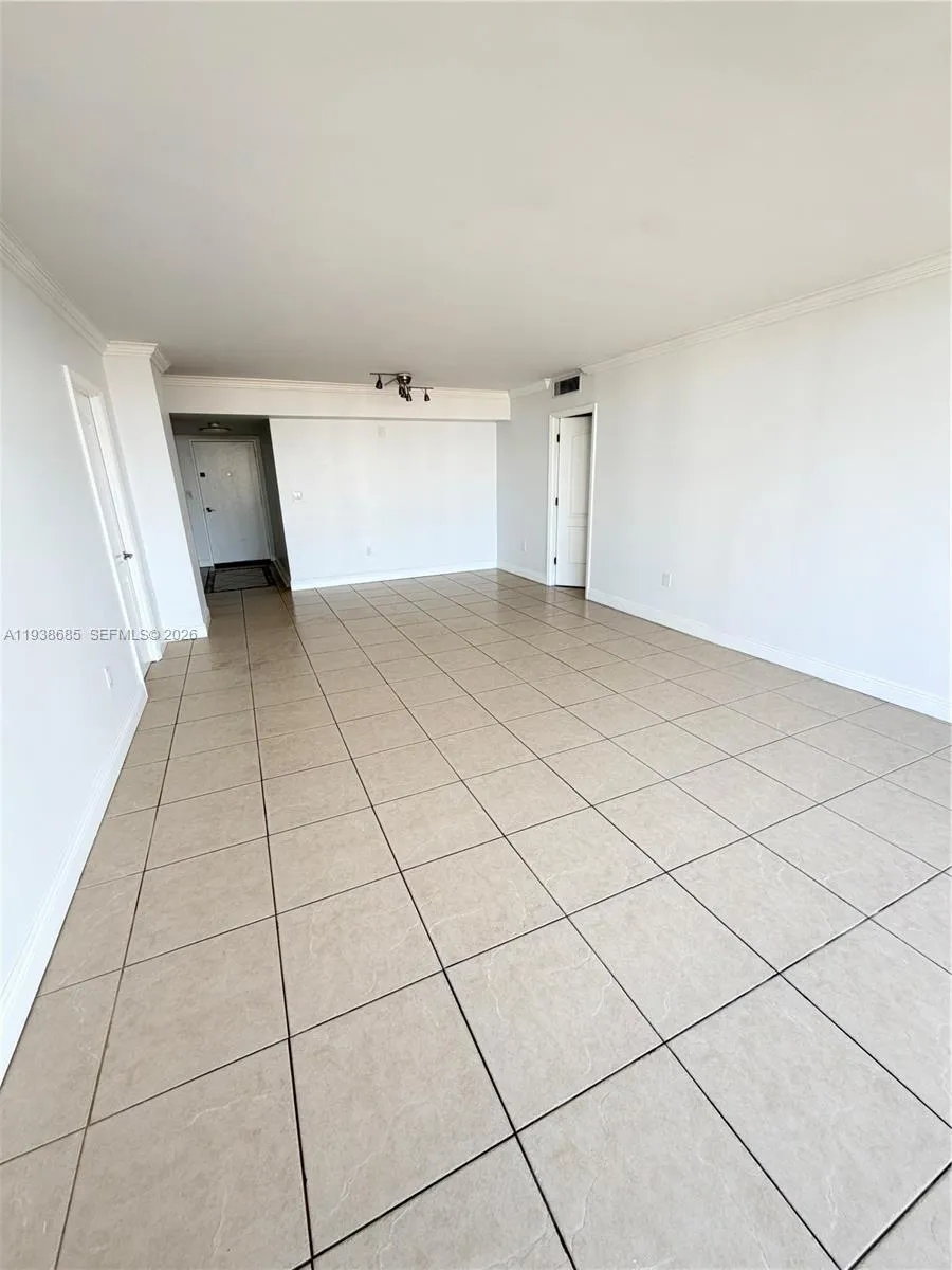 3701 Country Club Dr #1901 Aventura, FL 33180
