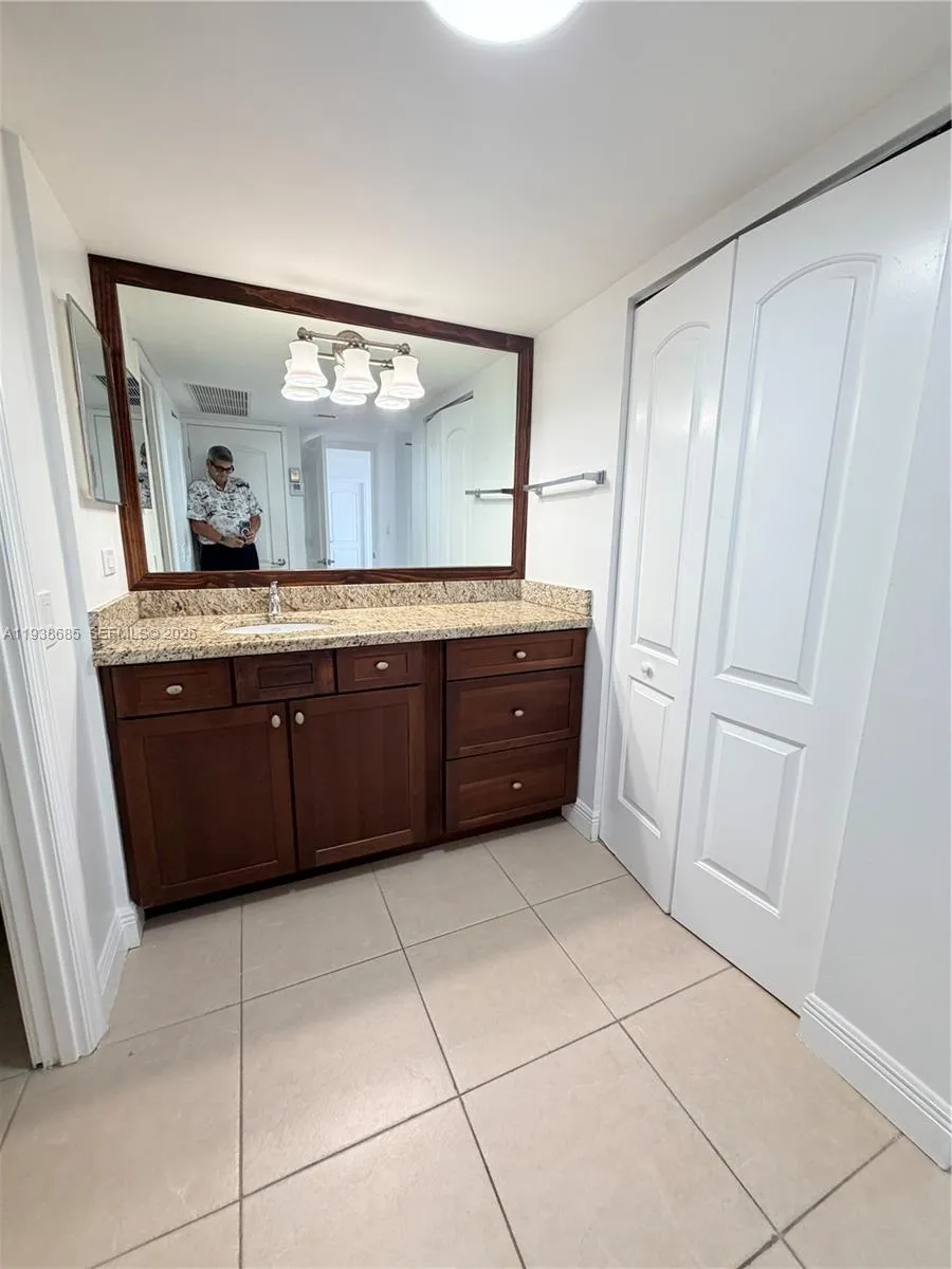 3701 Country Club Dr #1901 Aventura, FL 33180