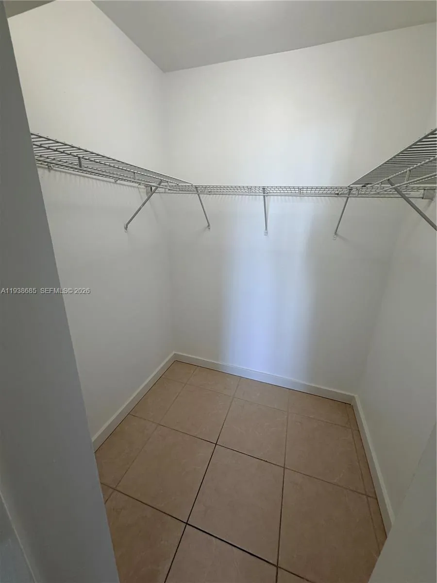 3701 Country Club Dr #1901 Aventura, FL 33180