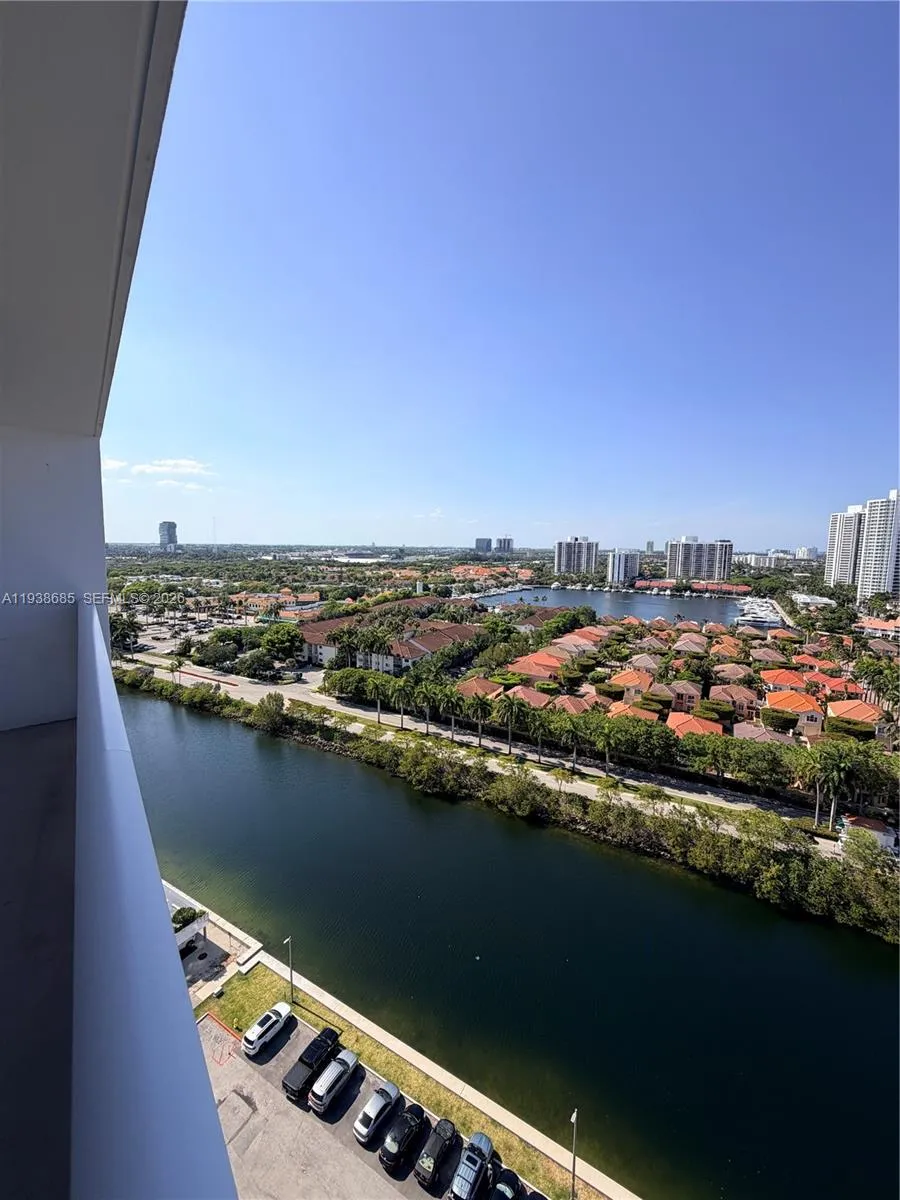 3701 Country Club Dr #1901 Aventura, FL 33180