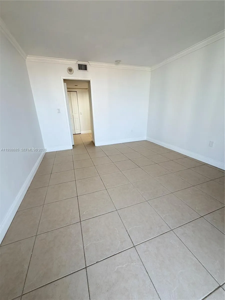 3701 Country Club Dr #1901 Aventura, FL 33180