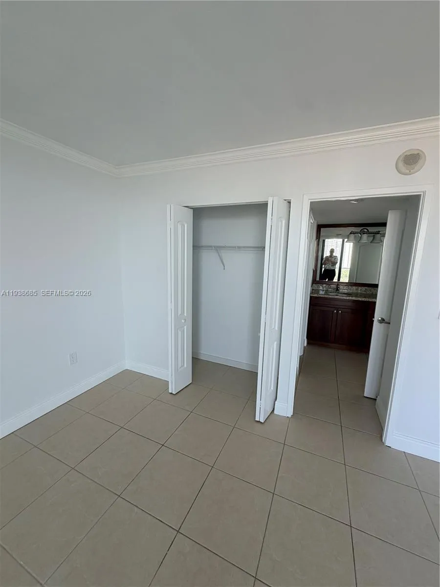 3701 Country Club Dr #1901 Aventura, FL 33180