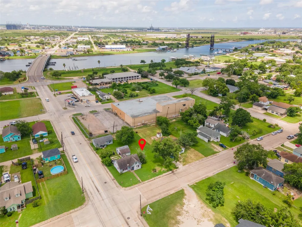 1026 W 4th Street Freeport, TX 77541