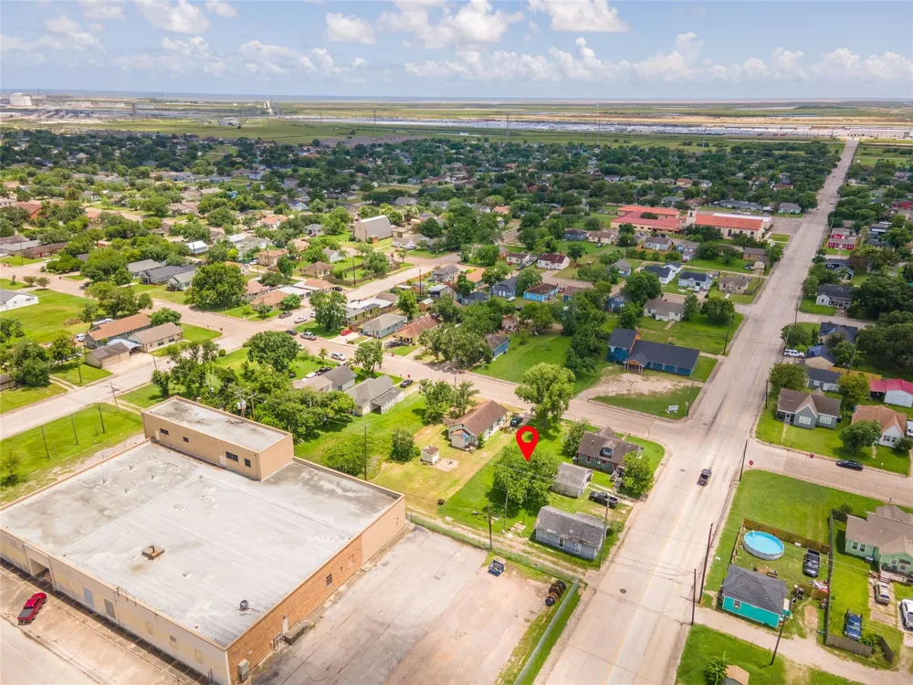 1026 W 4th Street Freeport, TX 77541