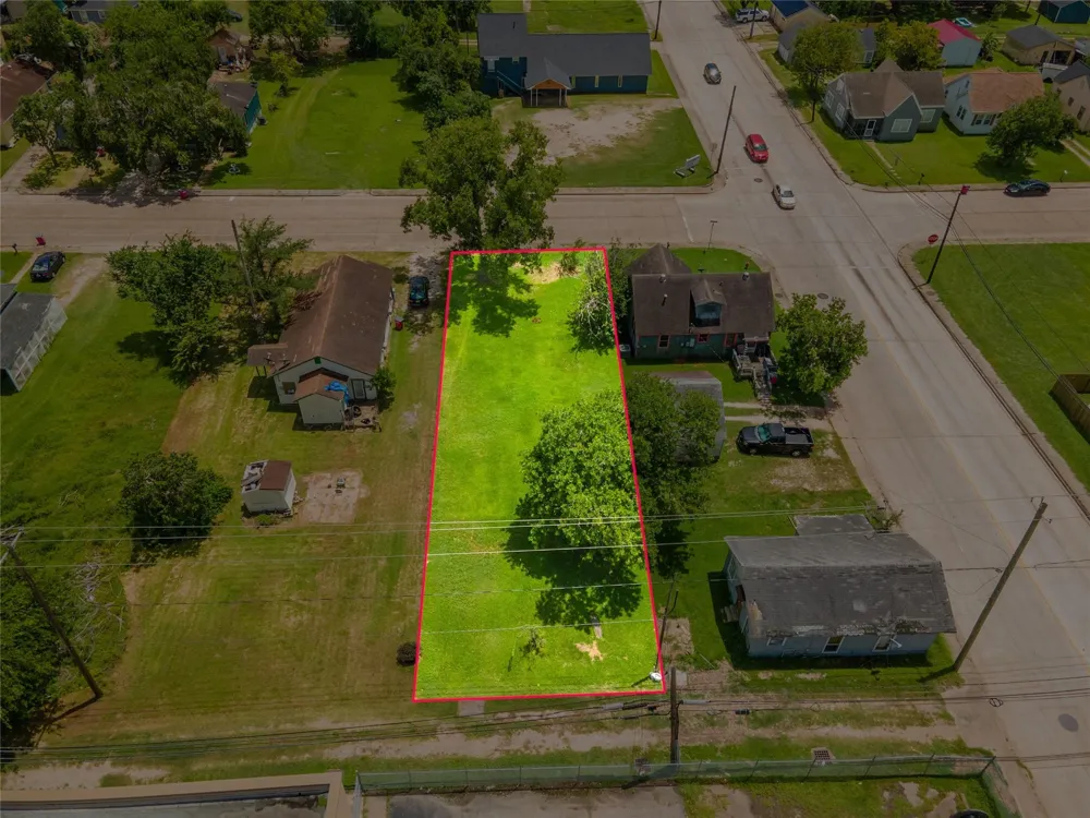 1026 W 4th Street Freeport, TX 77541