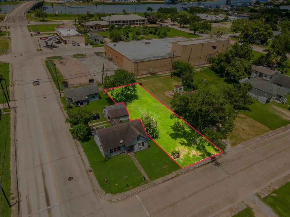 1026 W 4th Street Freeport, TX 77541
