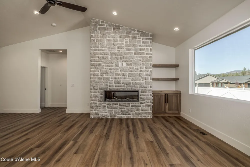 9141 W Cultivator Avenue Rathdrum, ID 83858