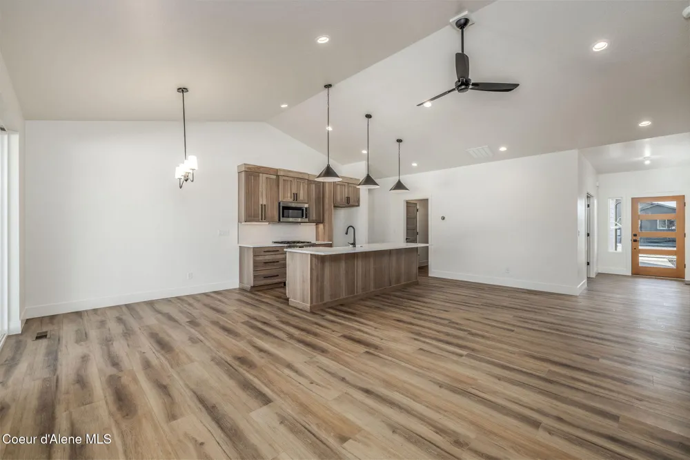 9141 W Cultivator Avenue Rathdrum, ID 83858